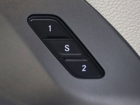 Used 2024 Chrysler Pacifica Touring-L image 34