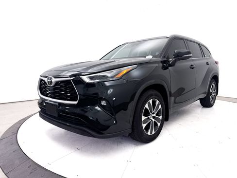 Used 2022 Toyota Highlander XLE FWD image 15