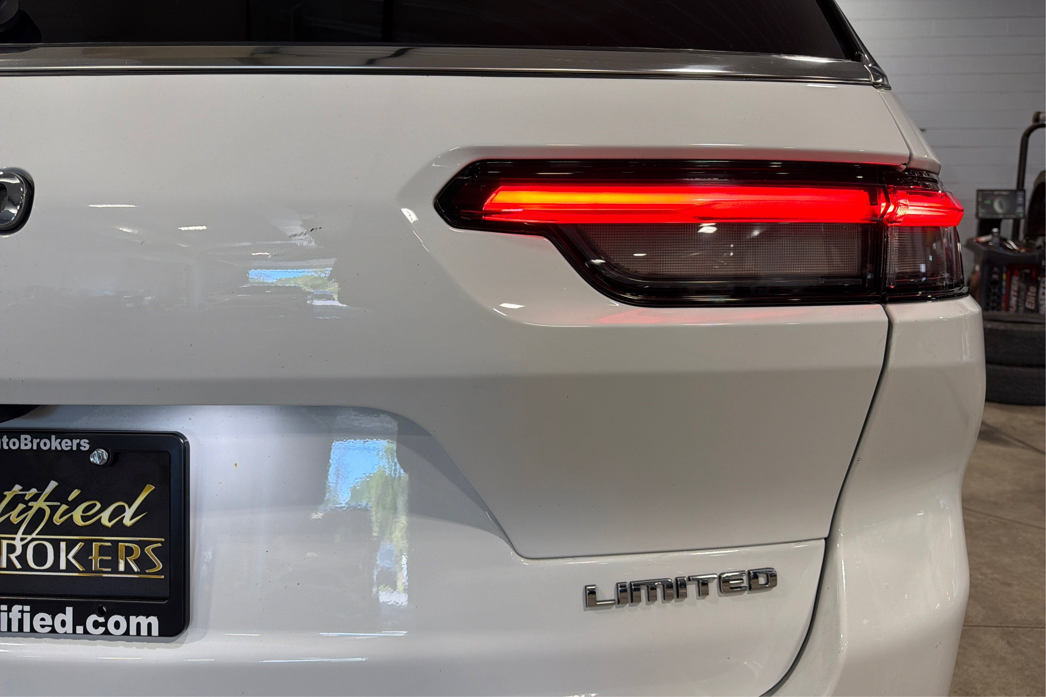Used 2021 Jeep Grand Cherokee L Limited w/ MOPAR Finishing Package AWD/4WD image 45