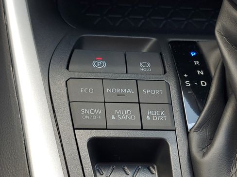 Used 2025 Toyota RAV4 XLE image 33