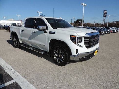 Certified 2023 GMC Sierra 1500 SLT image 3