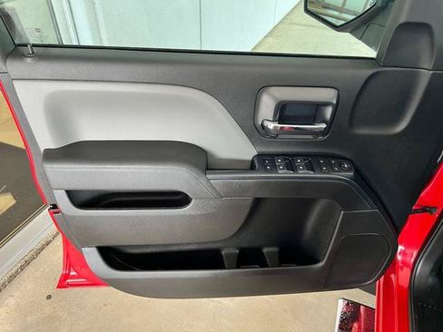 Used 2019 Chevrolet Silverado 1500 Custom w/ Custom Convenience Package AWD/4WD image 16