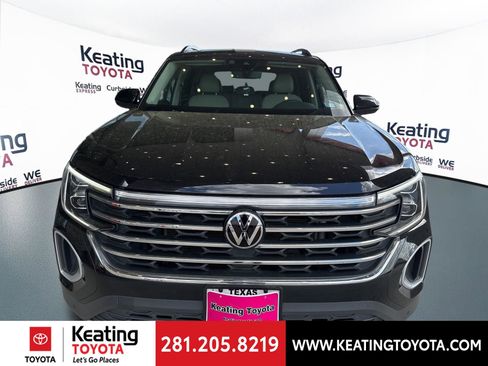 Used 2024 Volkswagen Atlas SE w/ Panoramic Sunroof Package image 2