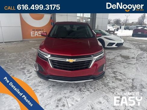 Used 2024 Chevrolet Equinox LT image 2