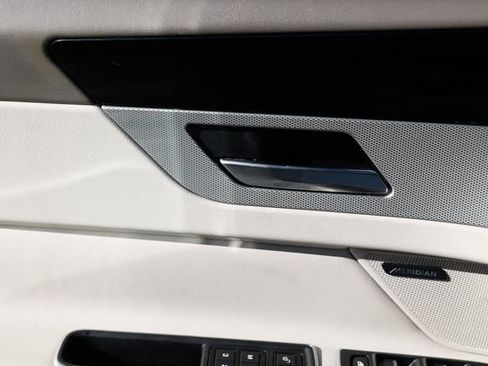 Used 2017 Jaguar XF Prestige image 46