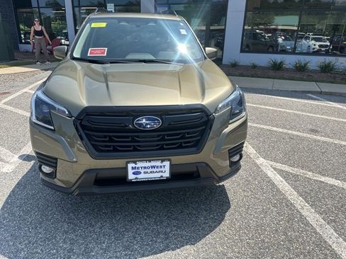 Used 2022 Subaru Forester Premium image 12