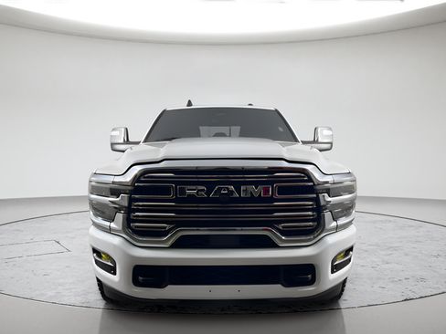 Used 2025 RAM 2500 Laramie AWD/4WD image 2