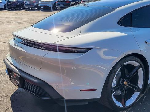 Used 2022 Porsche Taycan Turbo image 6