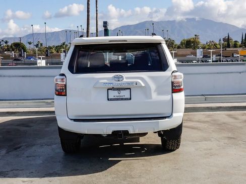 Used 2024 Toyota 4Runner SR5 AWD/4WD image 8