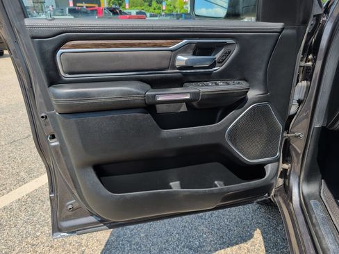 Used 2019 RAM 1500 Laramie AWD/4WD image 11