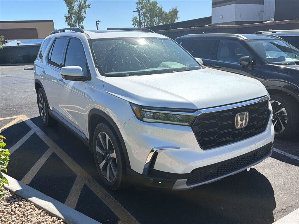 Used 2025 Honda Pilot Touring image 2