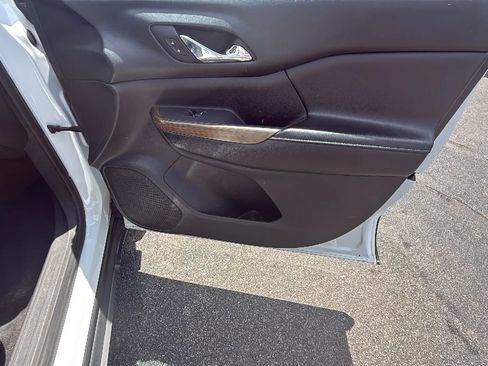 Used 2018 GMC Acadia SLE FWD image 19
