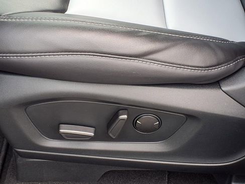 Used 2023 Ford Explorer XLT w/ Equipment Group 202A image 4