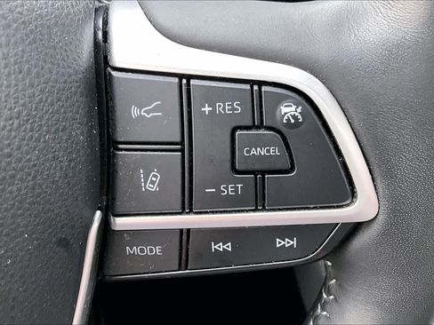 Used 2023 Toyota Highlander Platinum FWD image 23