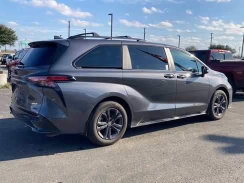 Certified 2025 Toyota Sienna XSE image 5