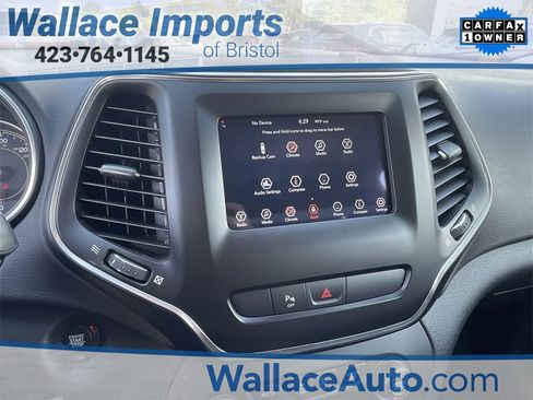 Used 2020 Jeep Cherokee Latitude Plus image 11