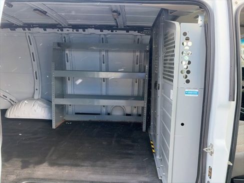 Used 2018 Chevrolet Express 2500 image 10