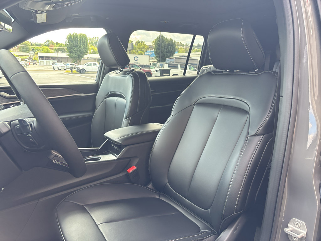 New 2027 Jeep Grand Cherokee L Limited w/ Limited Altitude Package AWD/4WD image 11