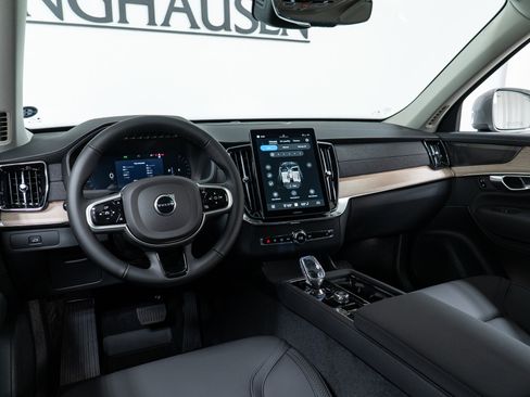 New 2026 Volvo XC90 B6 Plus w/ Protection Package Premier image 16