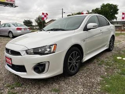 Used 2017 Mitsubishi Lancer ES FWD image 4