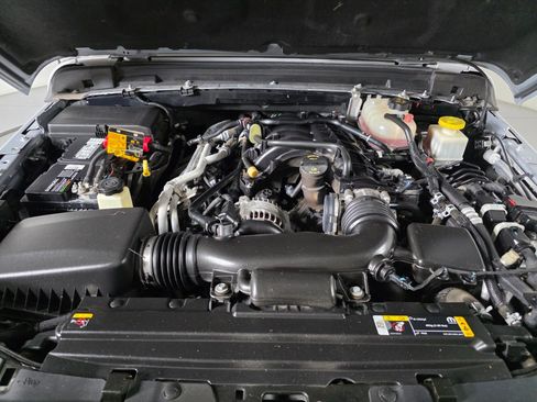 Used 2022 Jeep Gladiator Overland AWD/4WD image 14