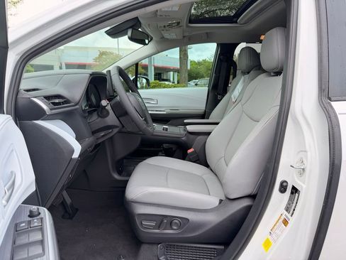 New 2026 Toyota Sienna XLE FWD image 18