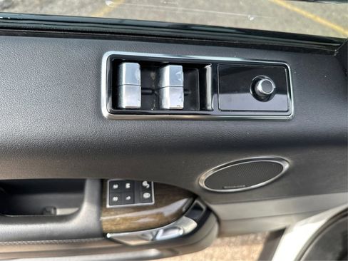 Used 2018 Land Rover Range Rover Sport SE image 16