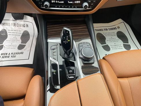 Used 2021 BMW 530i xDrive w/ Premium Package image 22