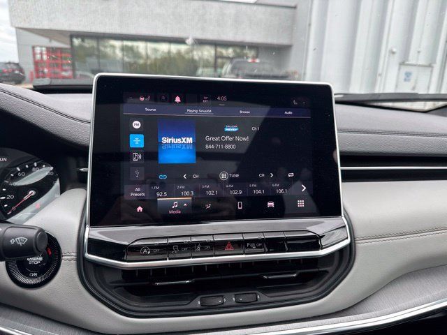 Used 2023 Jeep Compass Limited w/ Sun and Sound Group AWD/4WD image 17