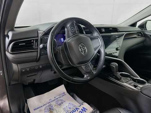 Used 2019 Toyota Camry XLE image 9