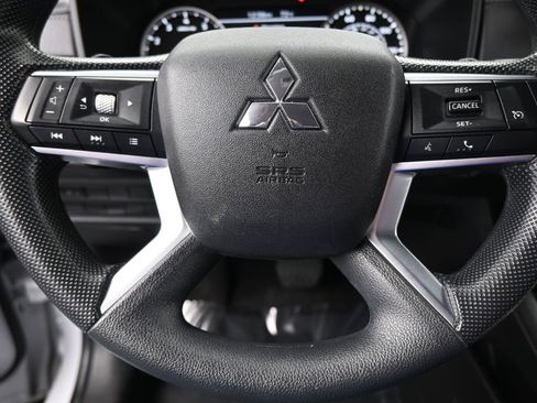 Used 2023 Mitsubishi Outlander ES image 31