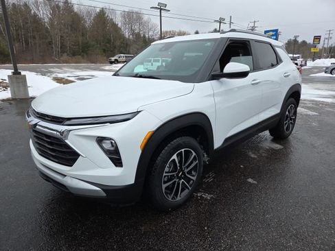 Used 2025 Chevrolet TrailBlazer LT image 3