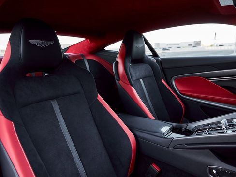 Used 2024 Aston Martin DB12 Coupe image 34