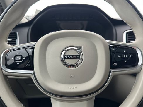 Used 2023 Volvo XC90 B6 Plus image 27