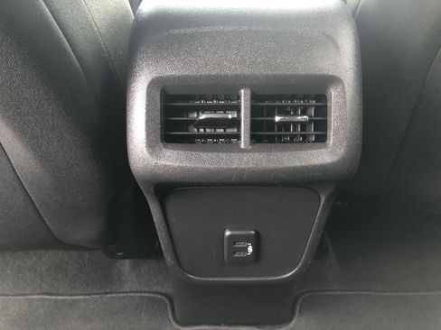 Used 2024 Chevrolet Equinox LT FWD image 16