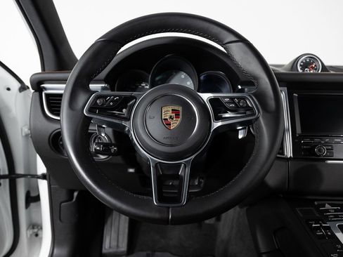 Used 2016 Porsche Macan S w/ Infotainment Package image 32