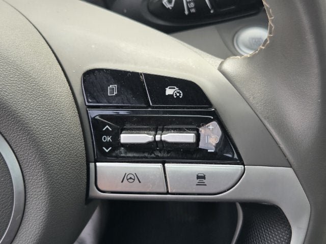 Used 2025 Hyundai Elantra SEL FWD image 32