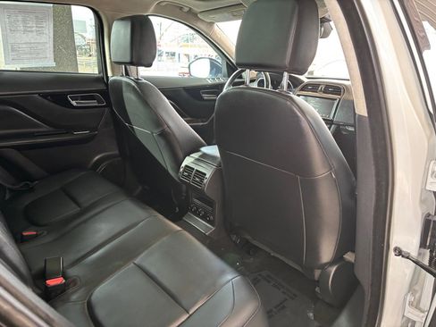 Used 2019 Jaguar F-PACE Premium image 24