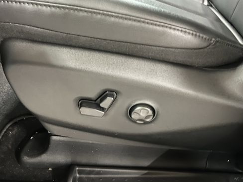 New 2026 Chrysler Pacifica Select AWD/4WD image 17