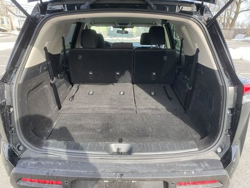 Used 2024 Nissan Pathfinder SV image 25