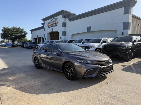 Used 2022 Toyota Camry SE FWD image 38