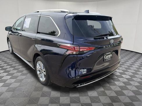 Used 2023 Toyota Sienna Platinum AWD/4WD image 6