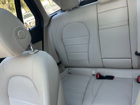 Used 2019 Mercedes-Benz GLC 300 4MATIC image 12