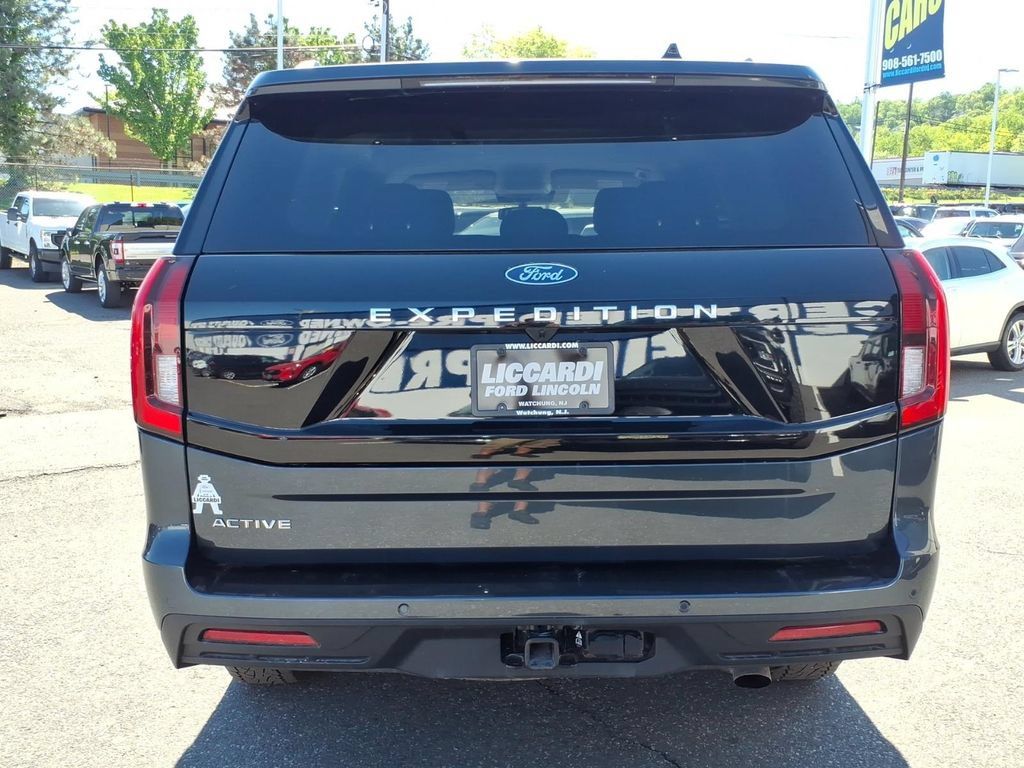 Certified 2025 Ford Expedition Active AWD/4WD image 5