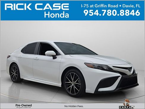 Used 2024 Toyota Camry SE w/ Convenience Package FWD image 1