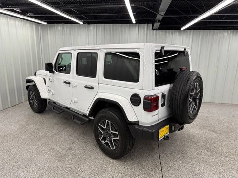 Used 2024 Jeep Wrangler Unlimited Sahara w/ Technology Group AWD/4WD image 4