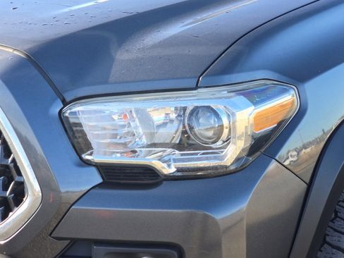 Used 2018 Toyota Tacoma TRD Off-Road image 52