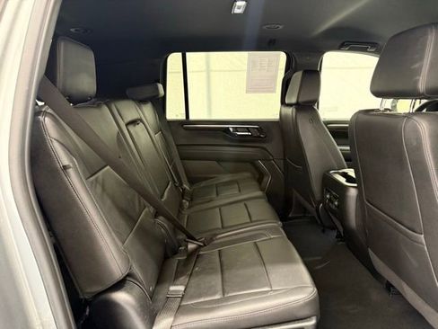 Used 2025 Chevrolet Suburban Z71 AWD/4WD image 27