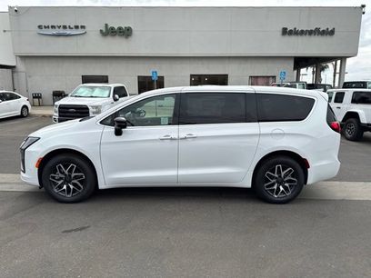 New 2027 Chrysler Pacifica Limited