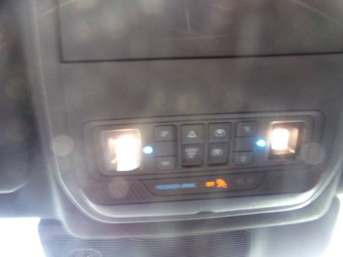 Used 2020 Ford Explorer XLT w/ Equipment Group 202A AWD/4WD image 22
